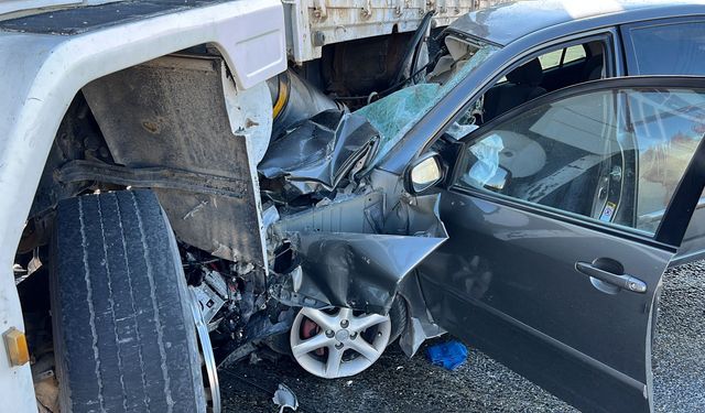 Yozgat’ta otomobil ile kamyon çarpıştı: 1 yaralı
