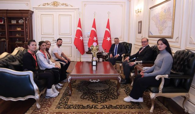 Yozgat Valisi Özkan, Türkiye şampiyonu Mas Güreş Takımı’nı ağırladı