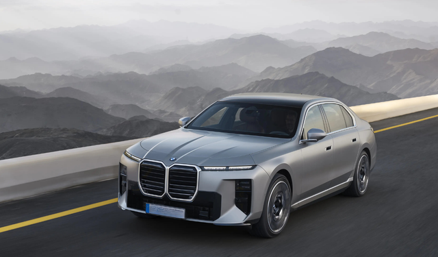 BMW 7 serisi Türkiye'de satışta: Fiyatı dudak uçuklattı