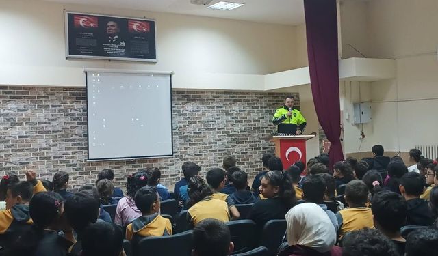Çandır’da öğrencilere trafik eğitimi verildi
