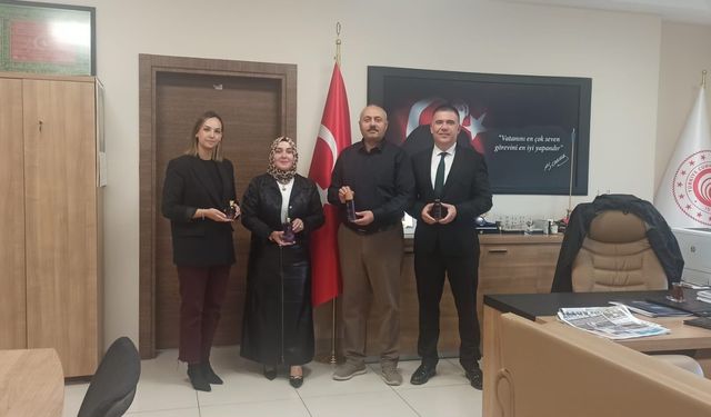 Kadın girişimci Nimet Türker, Viola Queen ürünlerini kurum müdürlerine hediye etti