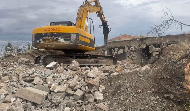 Yozgat Sırçalı’da eski su deposu yıkılıyor: Başkan Parlak’tan teşekkür mesajı