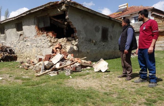 Depremin izleri gün ışıyınca ortaya çıktı: Yozgat'ta 147 ev, 14 ahır ve 8 camide hasar var!