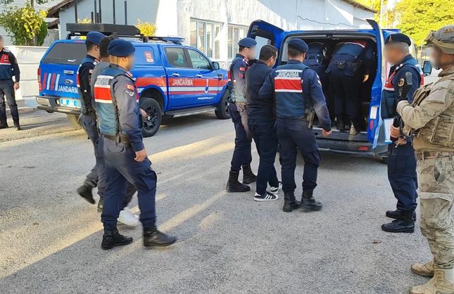 Kesinleşmiş hapis cezasıyla Yozgat'ta aranıyorlardı: Ankara'da yakalandılar!