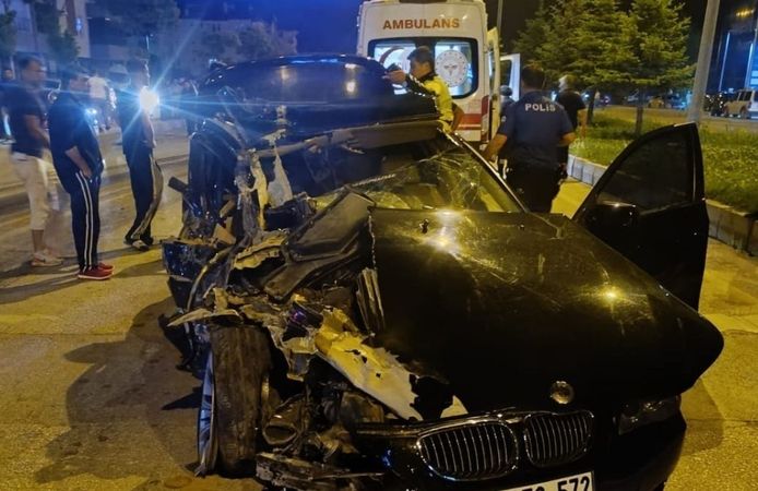 Feci kaza... Yozgat'ta iki araç birbirine girdi!