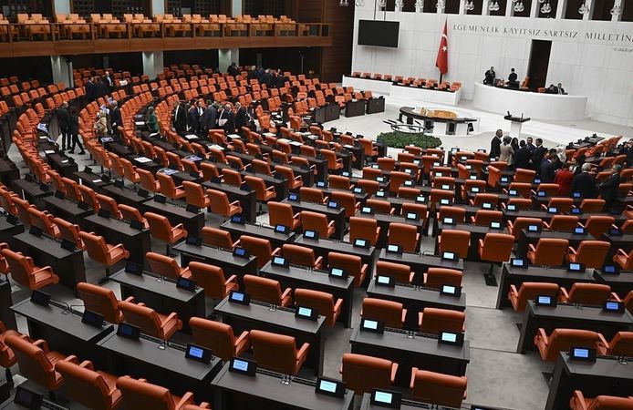 Milyonlar bekliyordu! Meclis takviminde yer almadı