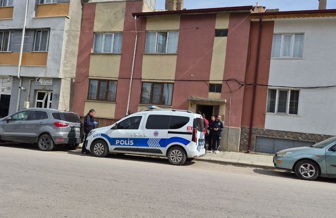 Yeni emekli olmuştu Merdivenin altında ölü bulundu!