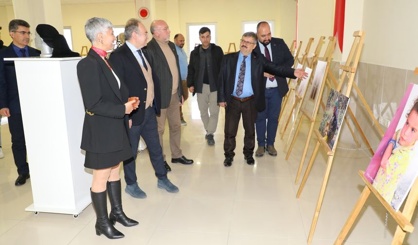 Yozgat Bozok Üniversitesi Rektörü Evren Yaşar'dan sergi turu!