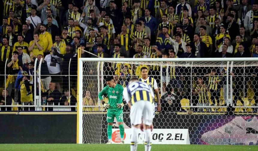 Fenerbahçe iç sahada son 7 maçta kalesini gole kapatamadı