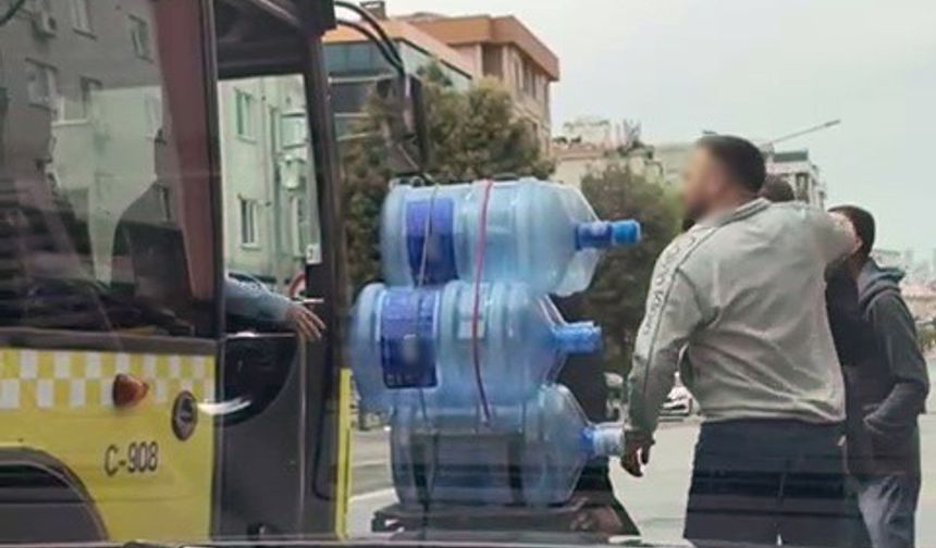 Halk otobüsü şoförü ile motosikletlinin yol verme kavgası kamerada