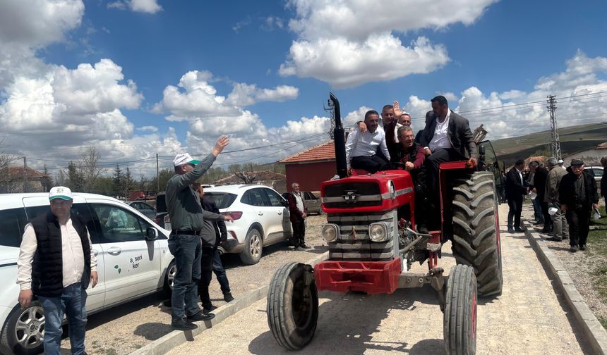 Boğazlıyan’da çiftçilerle buluştu