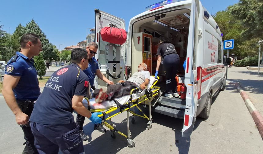 Parkta bıçaklı kavga: 1 kişi yaralandı