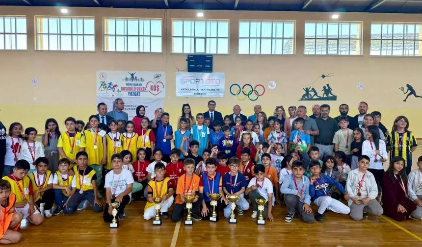 Akdağmadeni'nde Geleneksel Çocuk Oyunları Şenliği düzenlendi