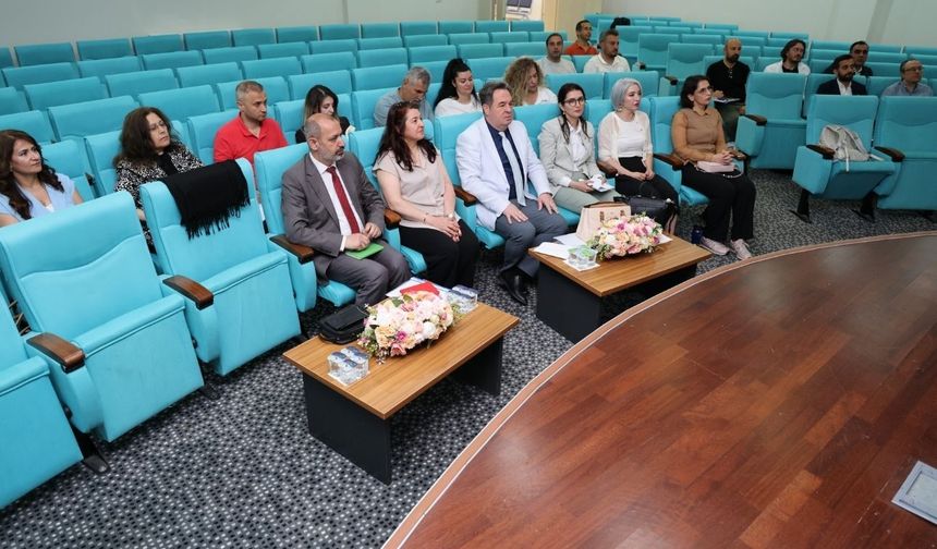 Üniversitede “ters yüz öğrenme” odaklı eğitim çalıştayı başladı