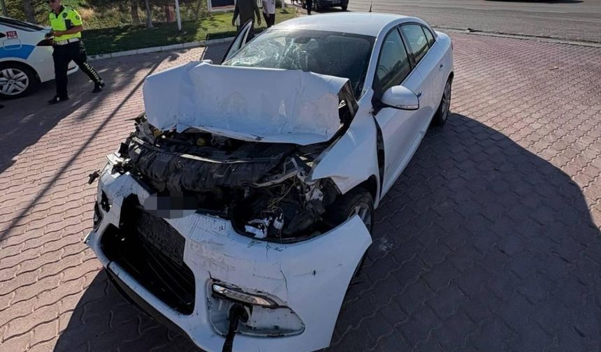 Otomobil kamyona arkadan çarptı! 5 yaralı