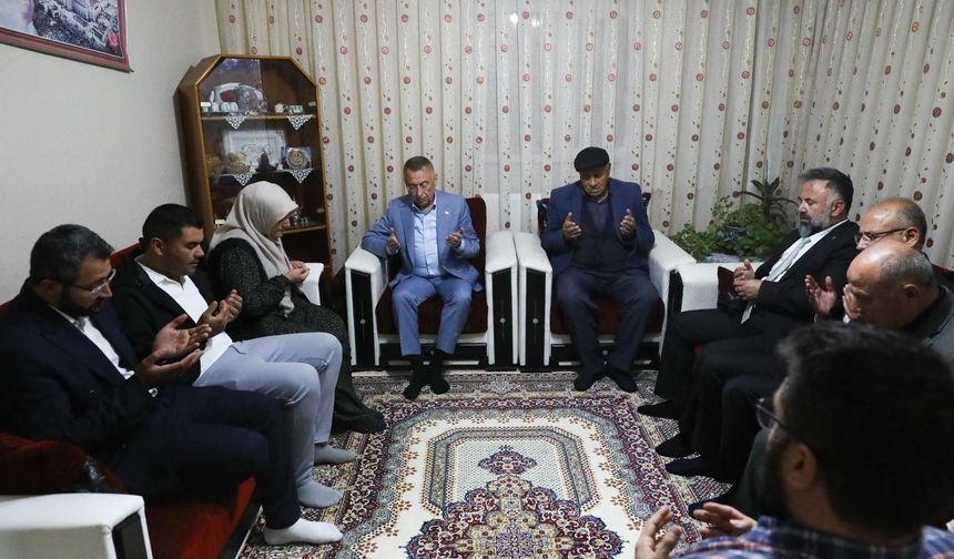 Fuat Oktay, Yozgat'ta Seyit Canbaş'ın ailesine taziye ziyaretinde bulundu