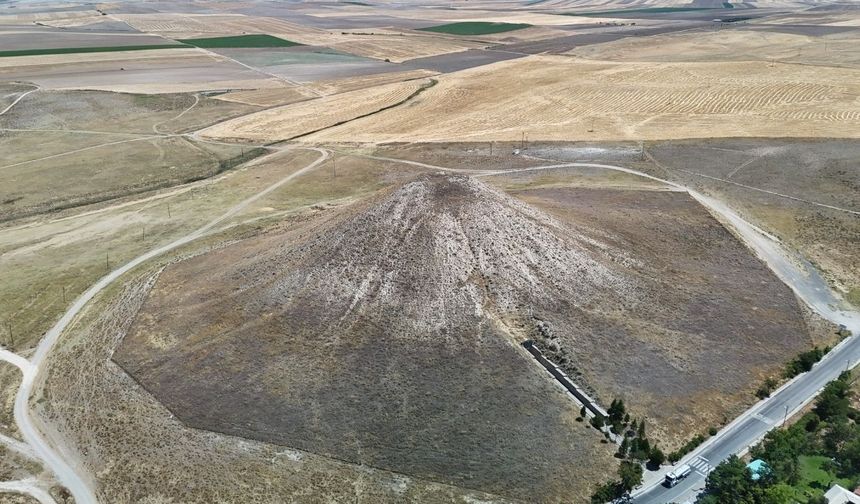 3 bin 200 yıllık tümülüsün sırrı ortaya çıktı