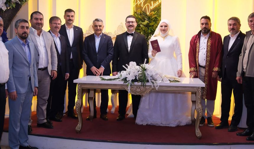 Vali Özkan, Altan ve Ok çiftinin düğün törenine katıldı