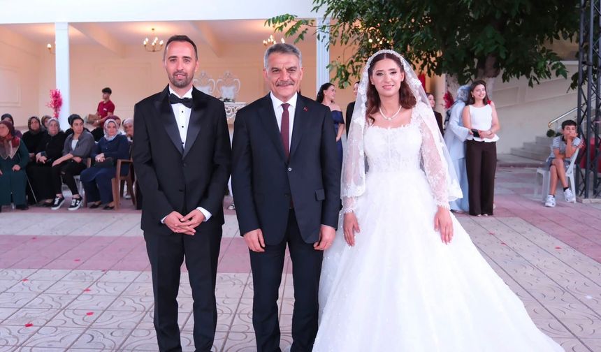Yozgat Valisi Özkan, genç çiftin düğün törenine katıldı