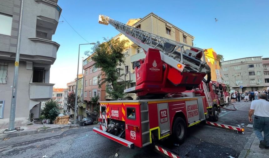 Çatı katı alevlere teslim oldu: 1 kişi hayatını kaybetti!