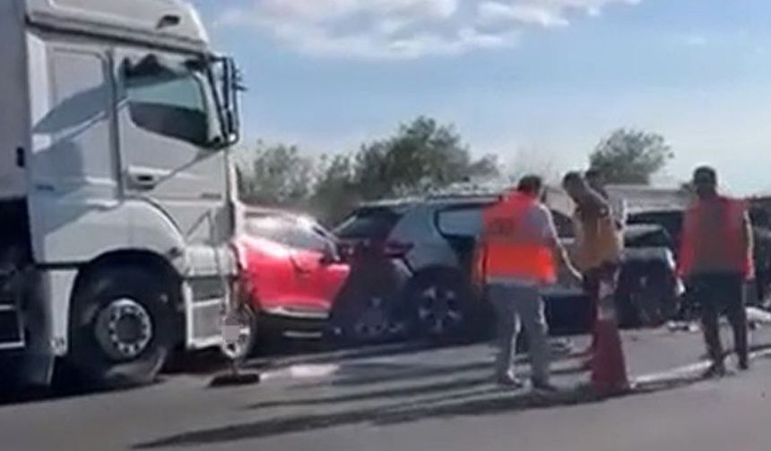 Son dakika: 12 araç birbirine girdi, 6 yaralı!