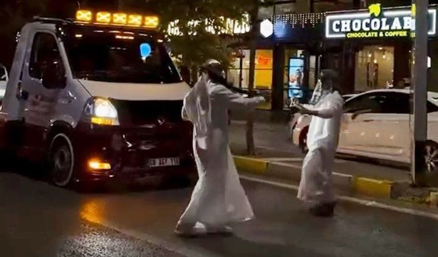 Çekici üzerinde dans pahalıya patladı
