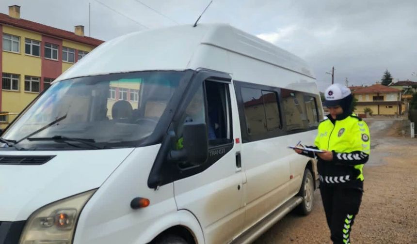 Yenifakılı’da öğrenci ve servis şoförlerine trafik eğitimi
