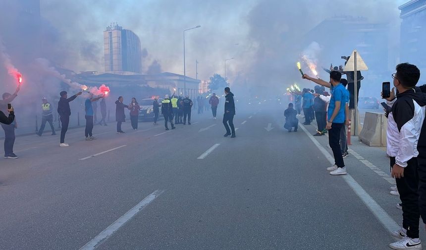 Konya’da Filistin Milli Takımı’na meşaleli karşılama