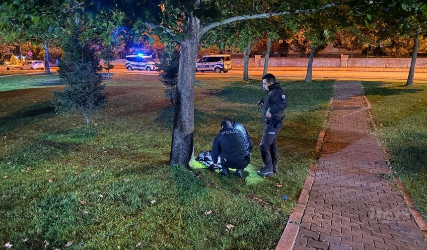 Bıçaklı kavga ihbarında şüpheliler eşyalarını bırakıp kaçtı