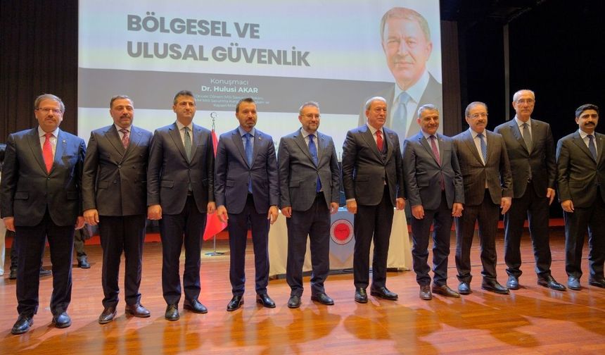Hulusi Akar, Yozgat’ta öğrencilerle buluştu: “Milli birlik ve beraberlik şart”