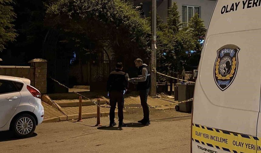 Balkonda korku dolu anlar: Ailesi son anda engel oldu