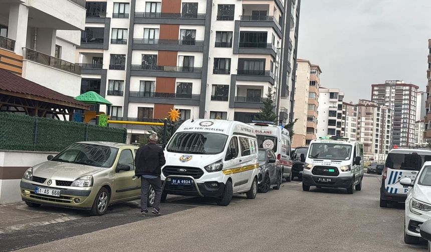 22 yaşındaki genç kız çatı katında ölü bulundu!