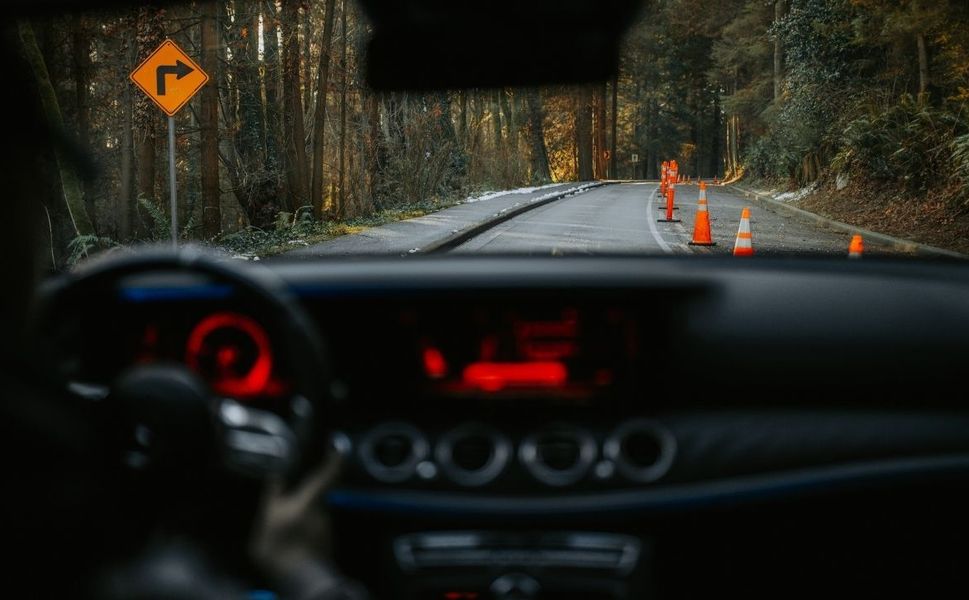Aracınıza biner binmez bunu yapmayın!