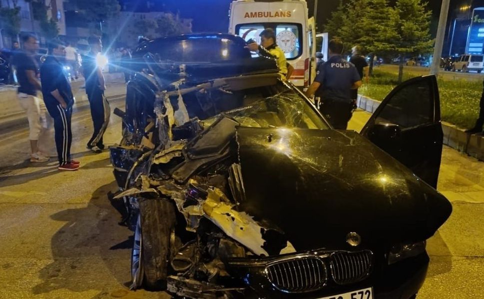 Feci kaza... Yozgat'ta iki araç birbirine girdi!
