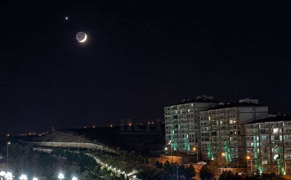 Yozgat semalarında ay yıldız göz kamaştırdı