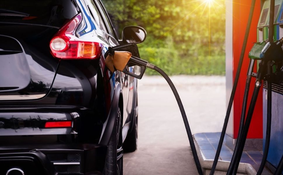 Petrol fiyatları geri çekildi, indirim hesapları başladı