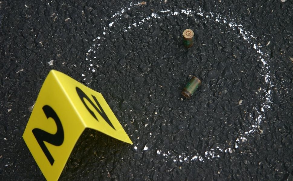 'Namus belası' diyerek ev bastı, defalarca ateş etti
