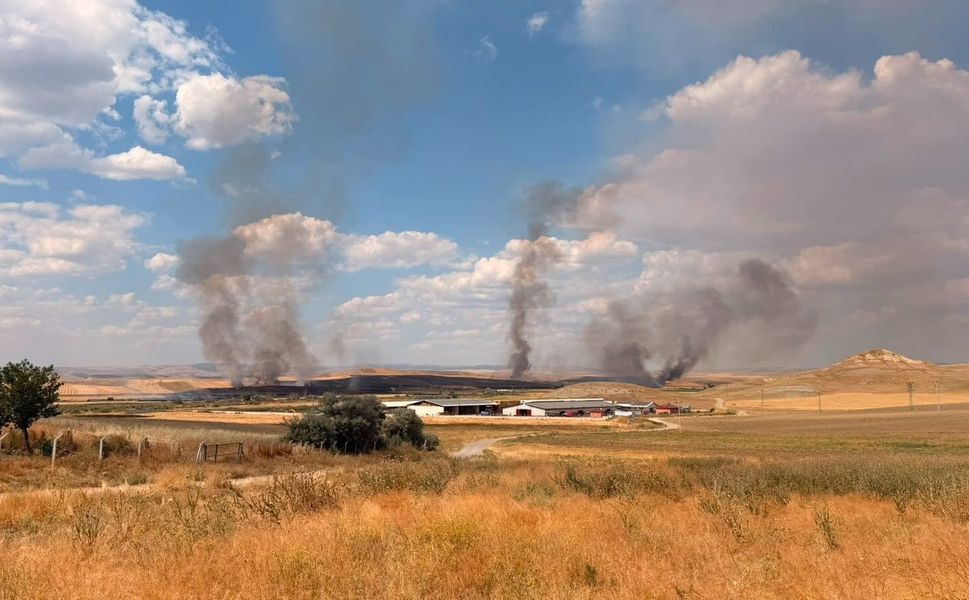 Yozgat’ta otluk alanda çıkan yangın tarım arazilerine sıçradı