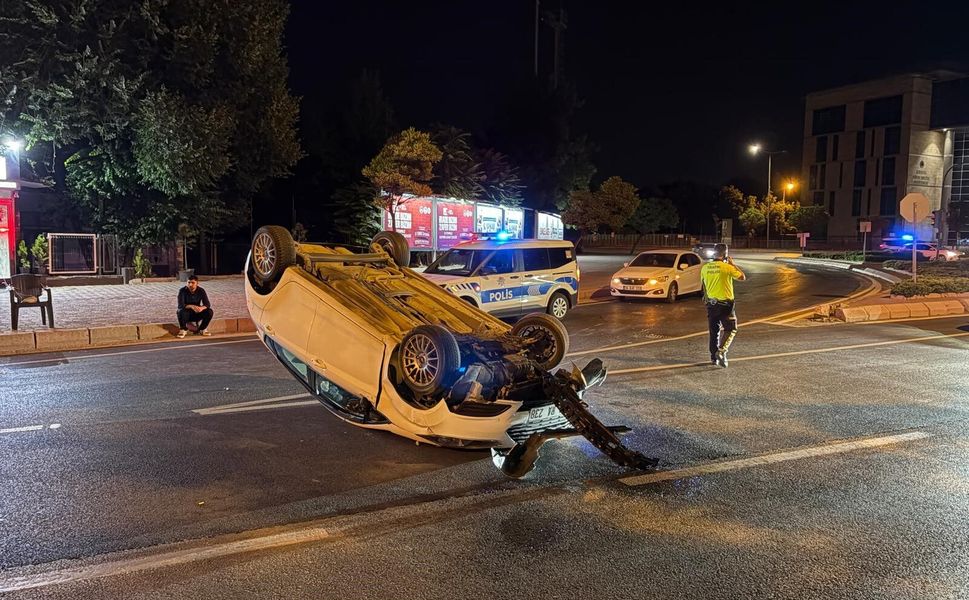 Otomobil takla attı! Sürücü olay yerinden kaçtı