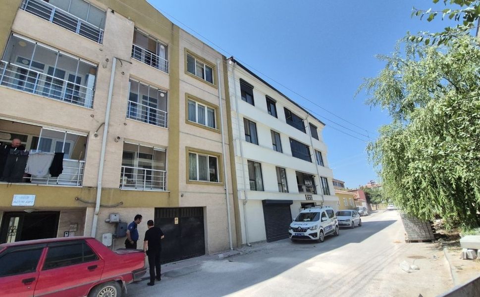 9 metre yükseklikten düşen 3 yaşındaki çocuk ağır yaralandı