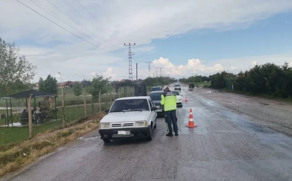 Yozgat'ta çekme belgeli araçla trafiğe çıktılar!