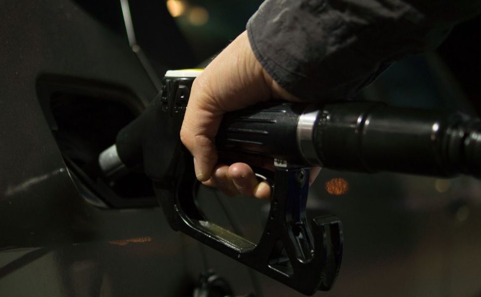 Akaryakıtta tabelalar değişiyor: Benzine 2 lira 74 kuruşluk artış!