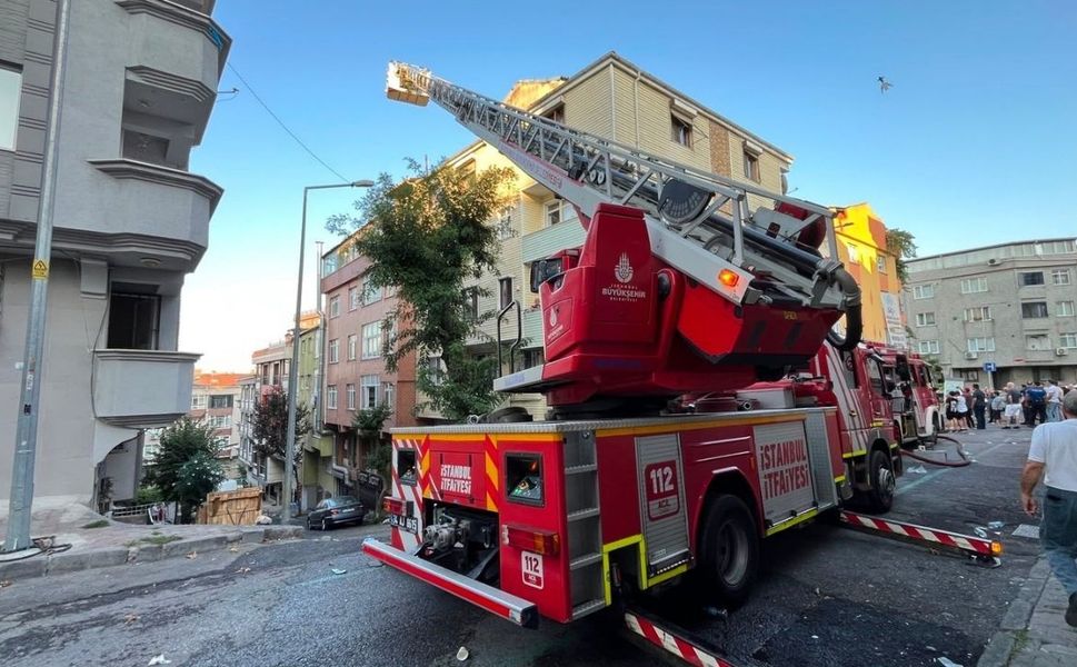 Çatı katı alevlere teslim oldu: 1 kişi hayatını kaybetti!