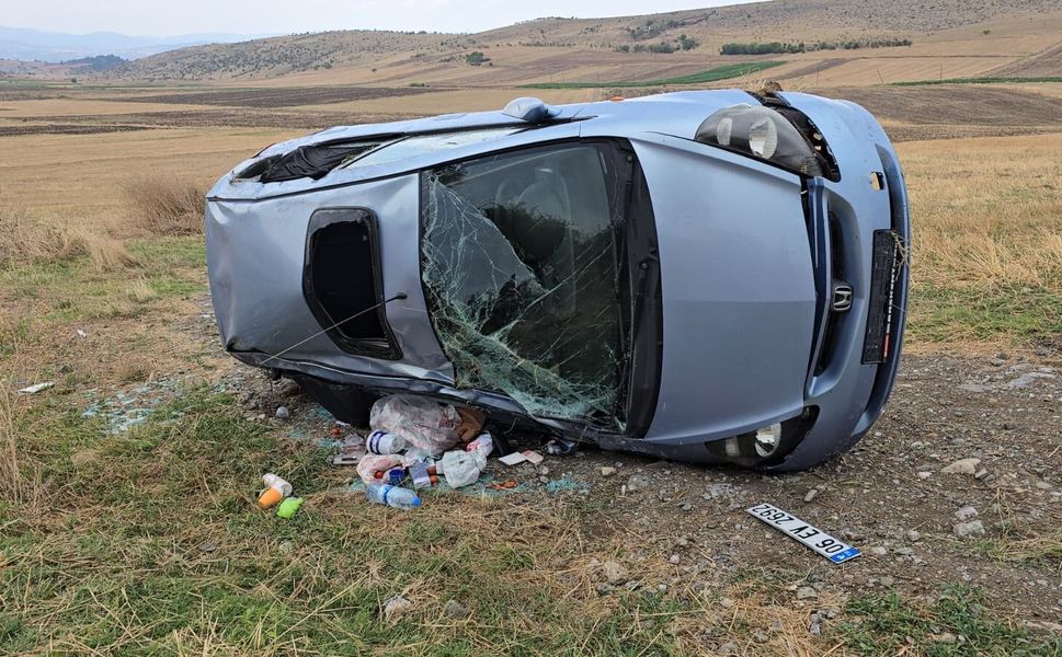 Otomobil şarampole uçtu! 1’i bebek 3 yaralı