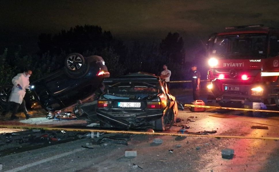 İki otomobil kafa kafaya çarpıştı! 1 ölü, 1 yaralı