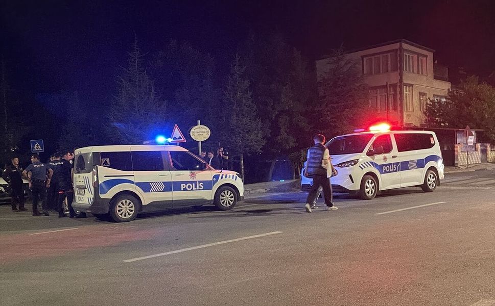 Akrabalar arasında bıçaklı kavga: Genç ağır yaralandı