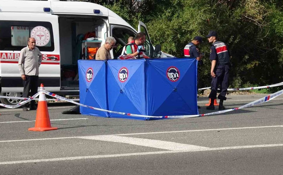 Karşıya geçerken feci şekilde can verdi: Kaza anı kamerada