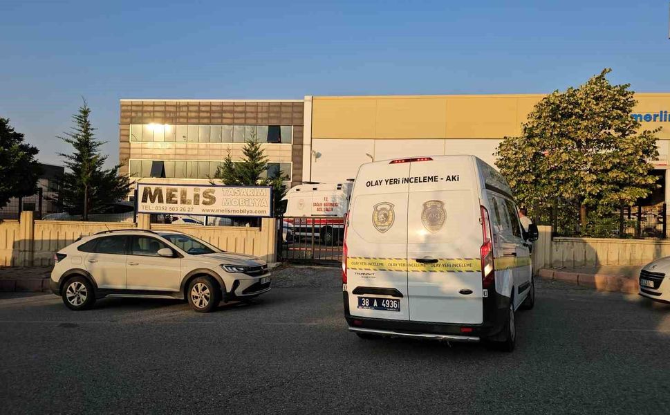 Bir şahıs fabrika önünde intihar etti