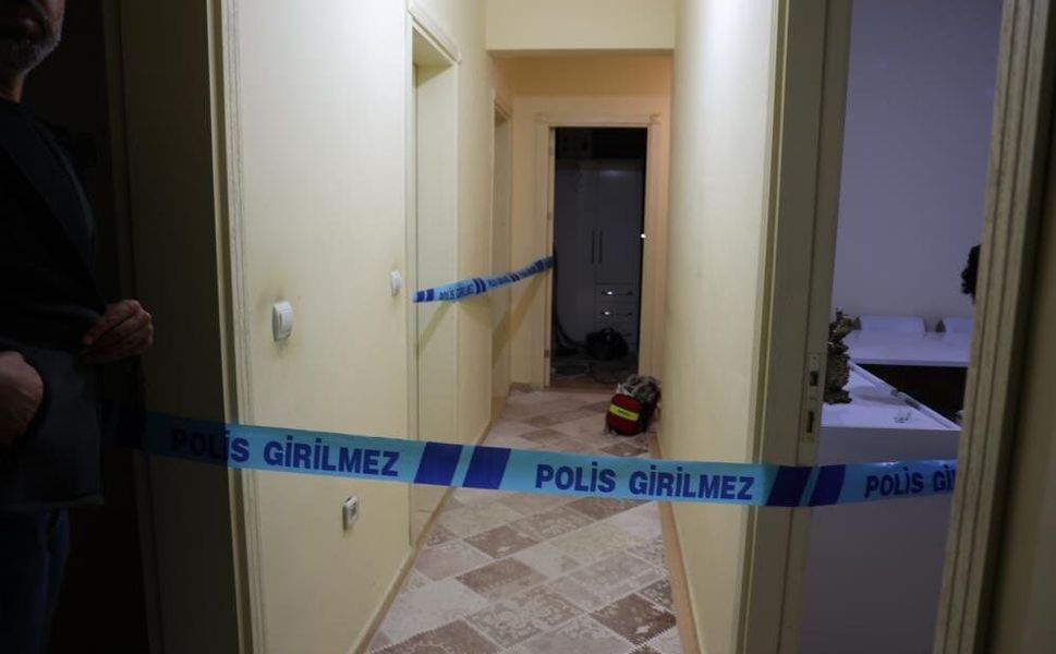 Kendisinden haber alınamıyordu, evinde silahla vurulmuş bulundu