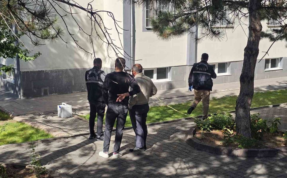 3. kattan düşen genç kız ağır yaralandı